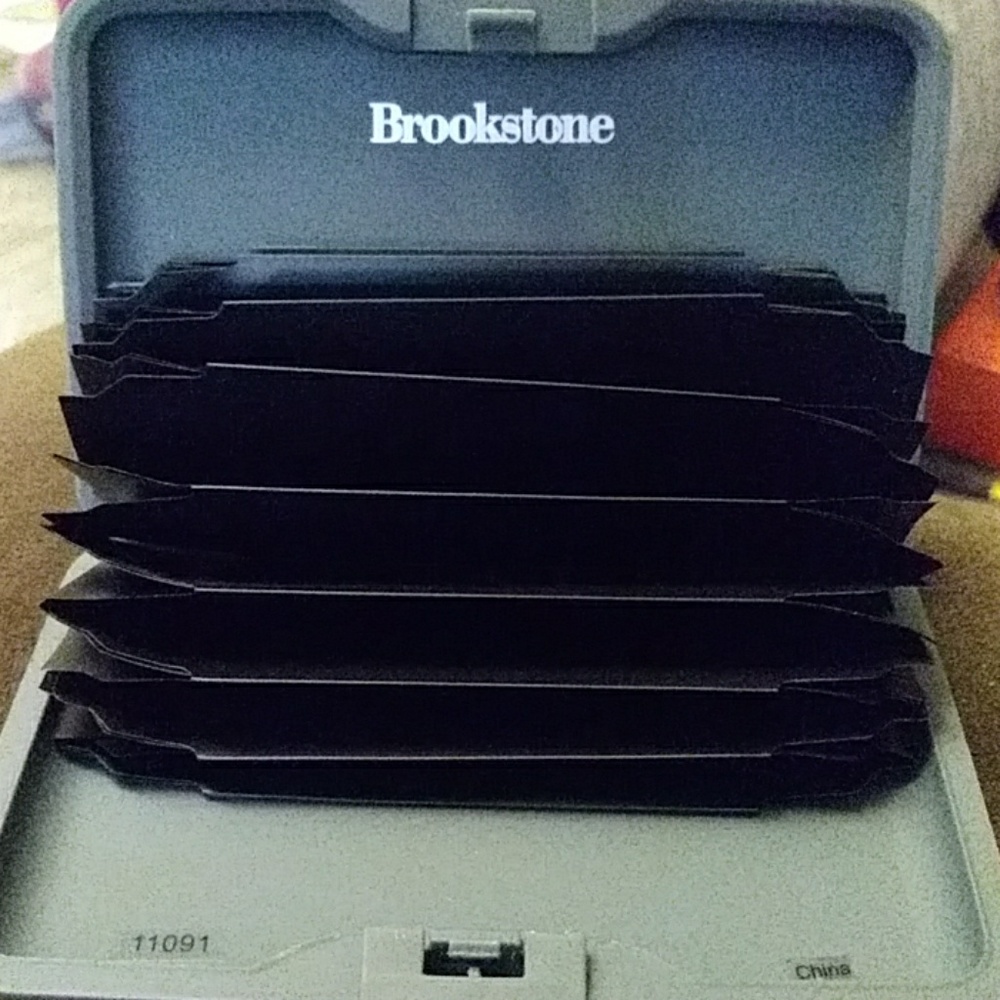 Brookstone Wallet Compact Waterproof - image 1